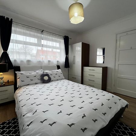 Springfield House- Near Newcastle Centre, Hospital And Keele University! Stoke-on-Trent Екстериор снимка