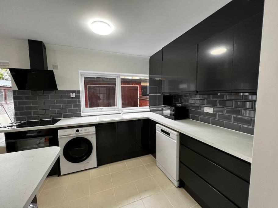 Springfield House- Near Newcastle Centre, Hospital And Keele University! Stoke-on-Trent Екстериор снимка