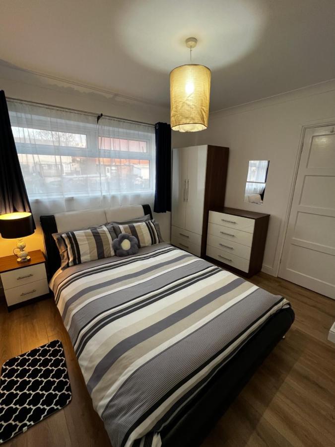 Springfield House- Near Newcastle Centre, Hospital And Keele University! Stoke-on-Trent Екстериор снимка