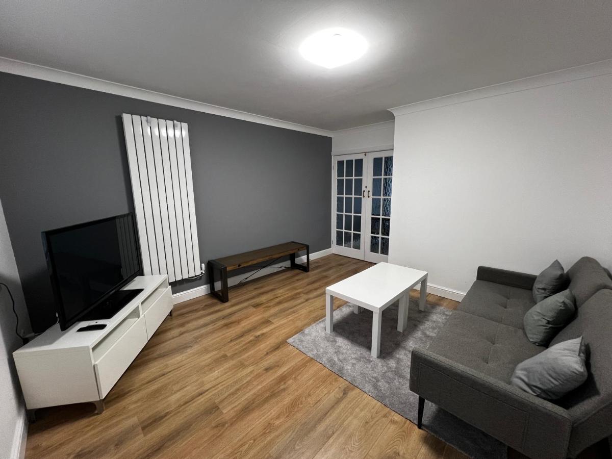 Springfield House- Near Newcastle Centre, Hospital And Keele University! Stoke-on-Trent Екстериор снимка